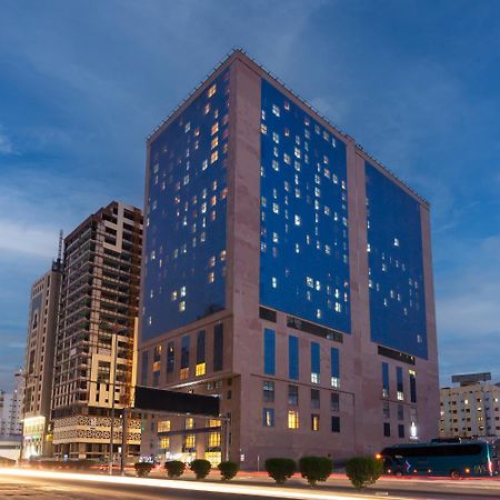 M ホテル マッカ ミレニアム メッカ エクステリア 写真 The hotel at night