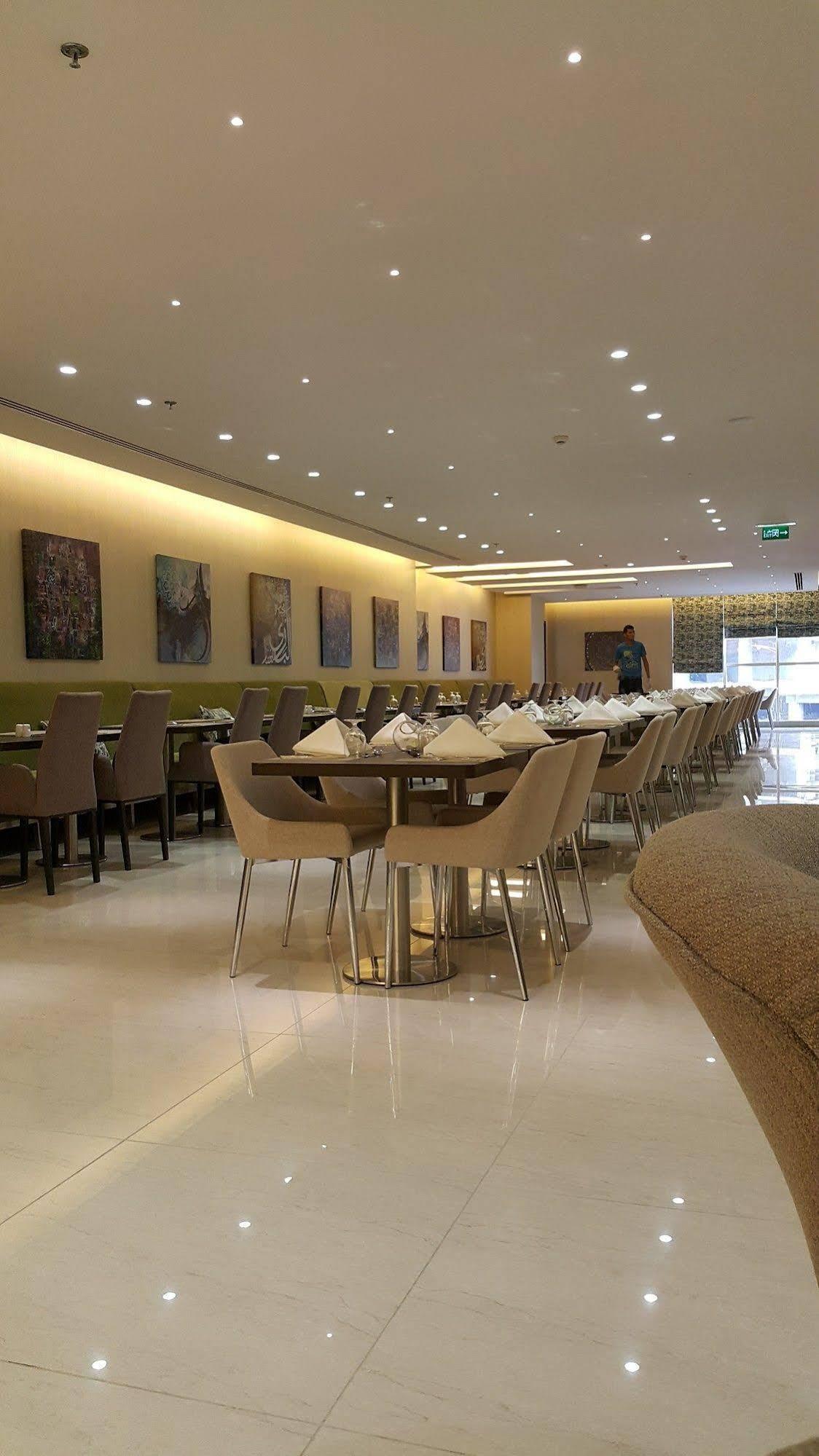 M ホテル マッカ ミレニアム メッカ エクステリア 写真 The hotel's restaurant