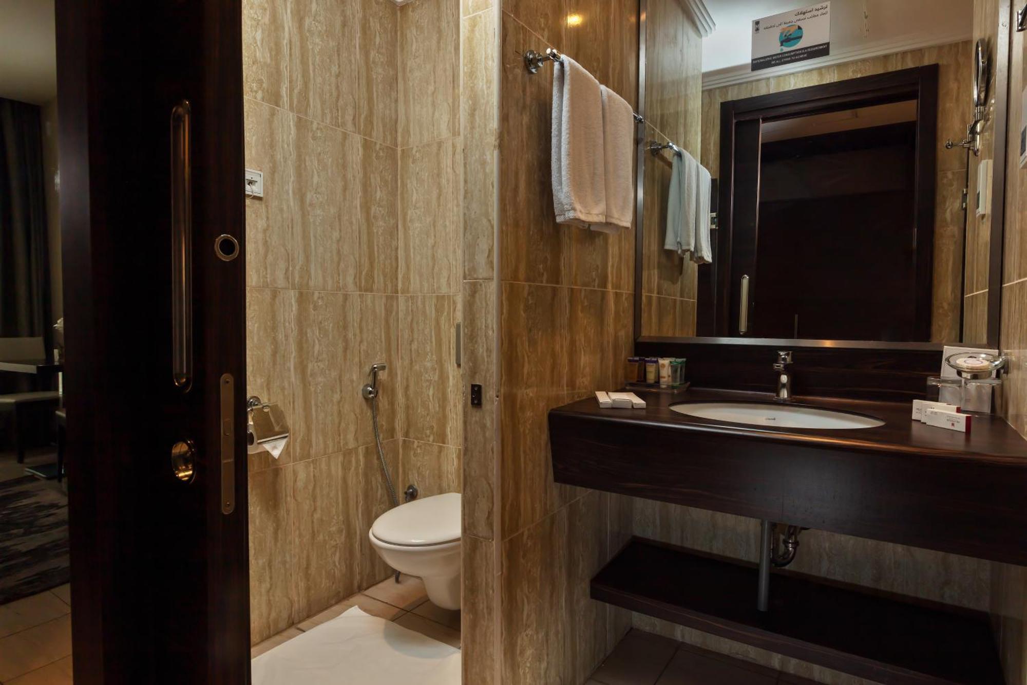 M ホテル マッカ ミレニアム メッカ エクステリア 写真 A bathroom at the hotel