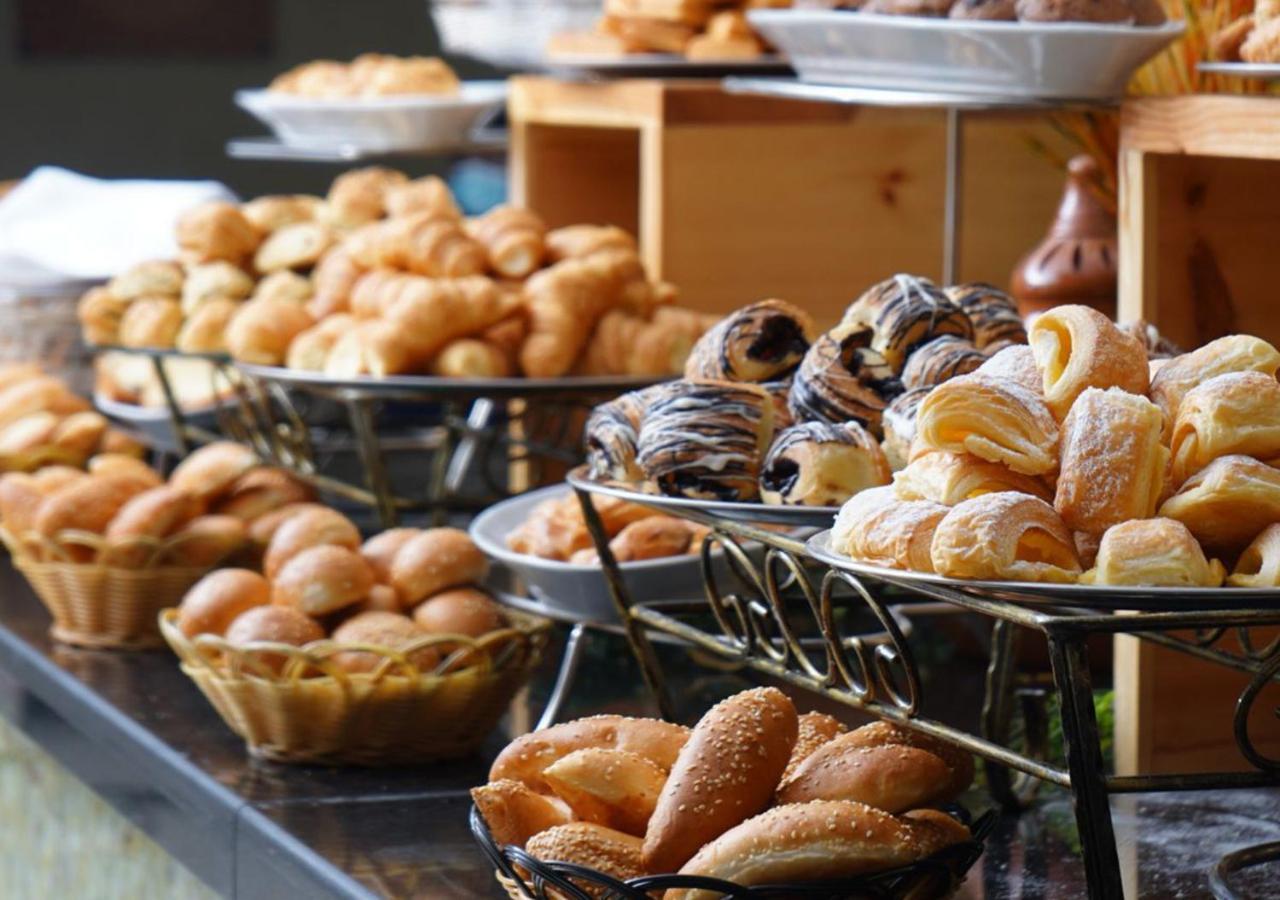 M ホテル マッカ ミレニアム メッカ エクステリア 写真 Various types of bread