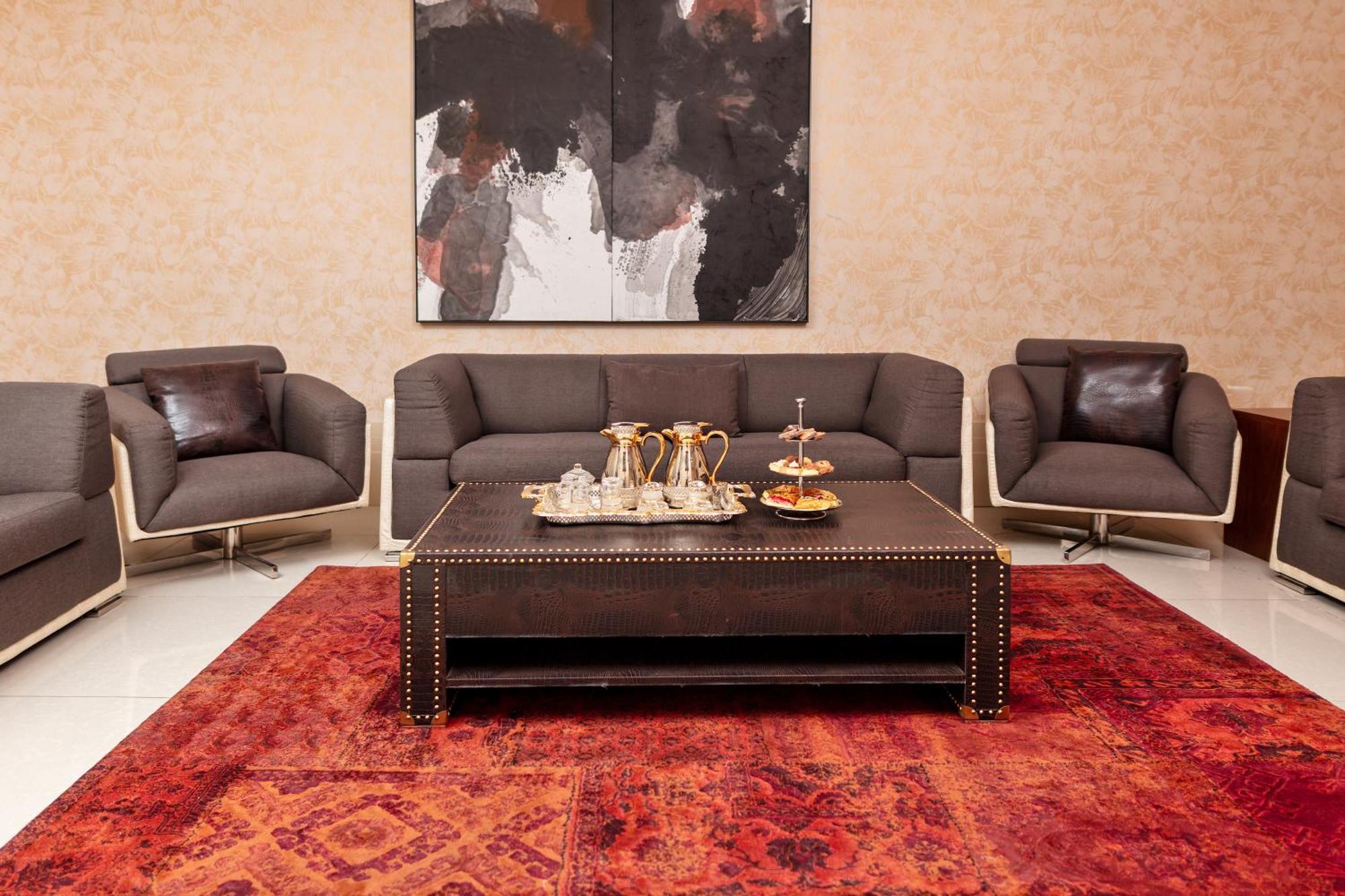 M ホテル マッカ ミレニアム メッカ エクステリア 写真 A coffee table with a leather top