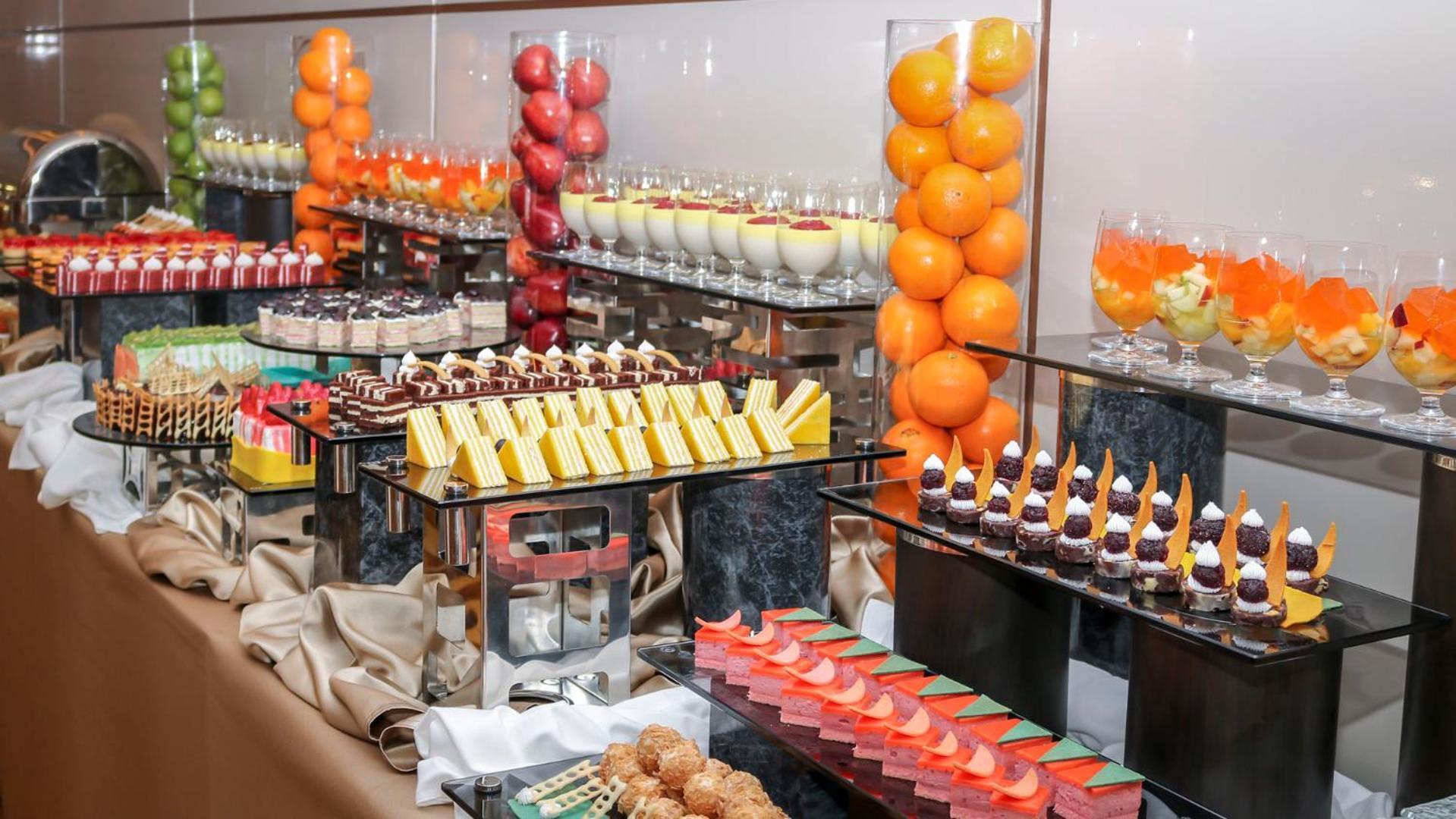 M ホテル マッカ ミレニアム メッカ エクステリア 写真 A buffet at a luxury hotel